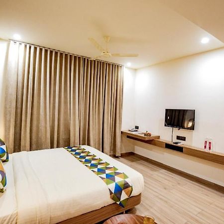 Hotel Nexus Rajkot Buitenkant foto