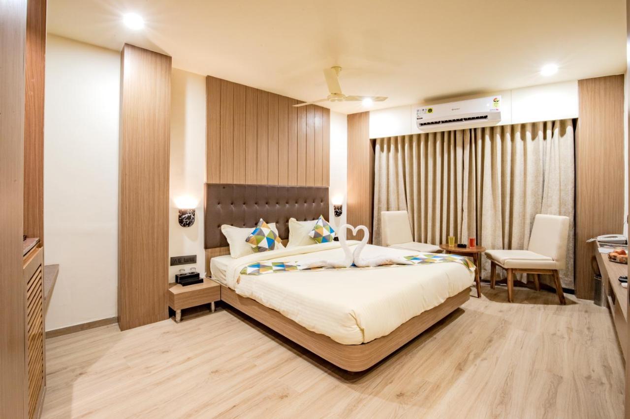 Hotel Nexus Rajkot Buitenkant foto