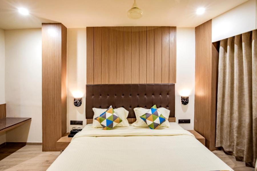 Hotel Nexus Rajkot Buitenkant foto
