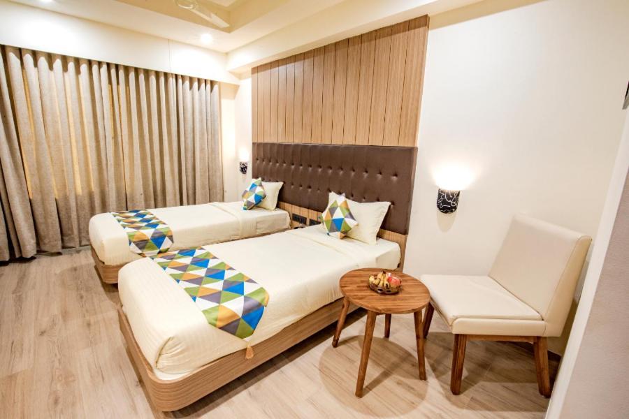 Hotel Nexus Rajkot Buitenkant foto
