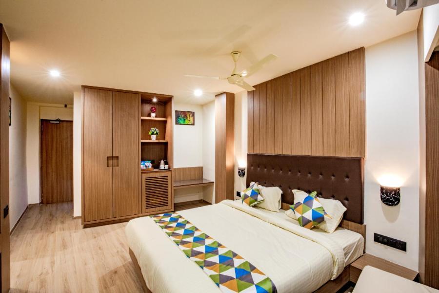 Hotel Nexus Rajkot Buitenkant foto