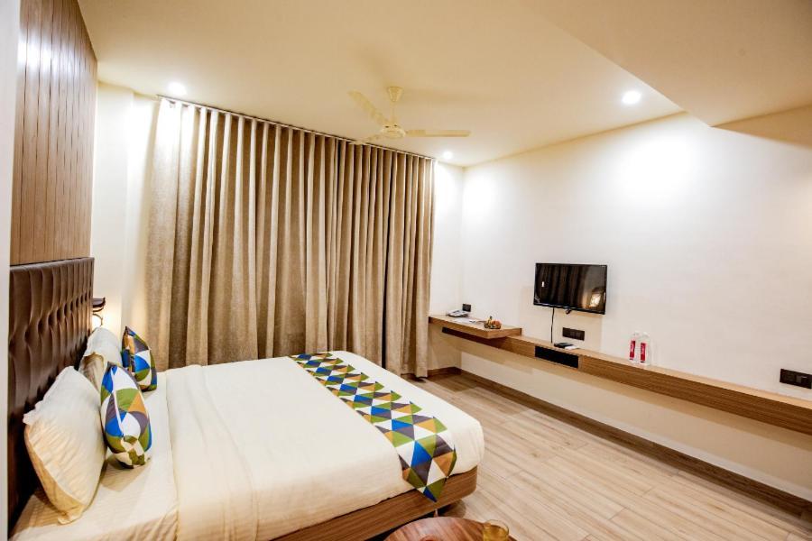 Hotel Nexus Rajkot Buitenkant foto