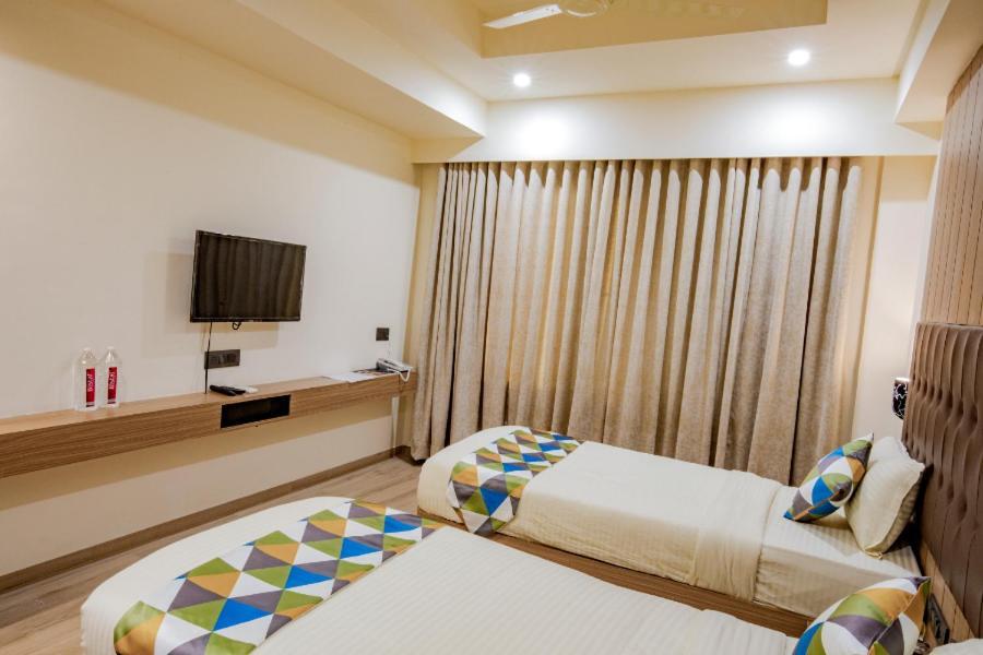 Hotel Nexus Rajkot Buitenkant foto