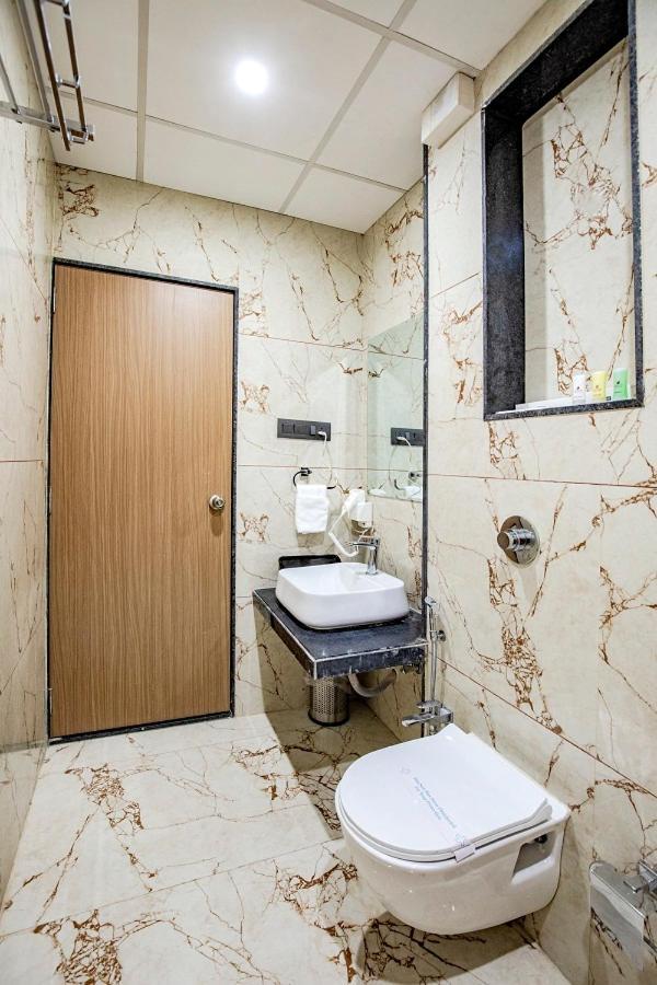 Hotel Nexus Rajkot Buitenkant foto