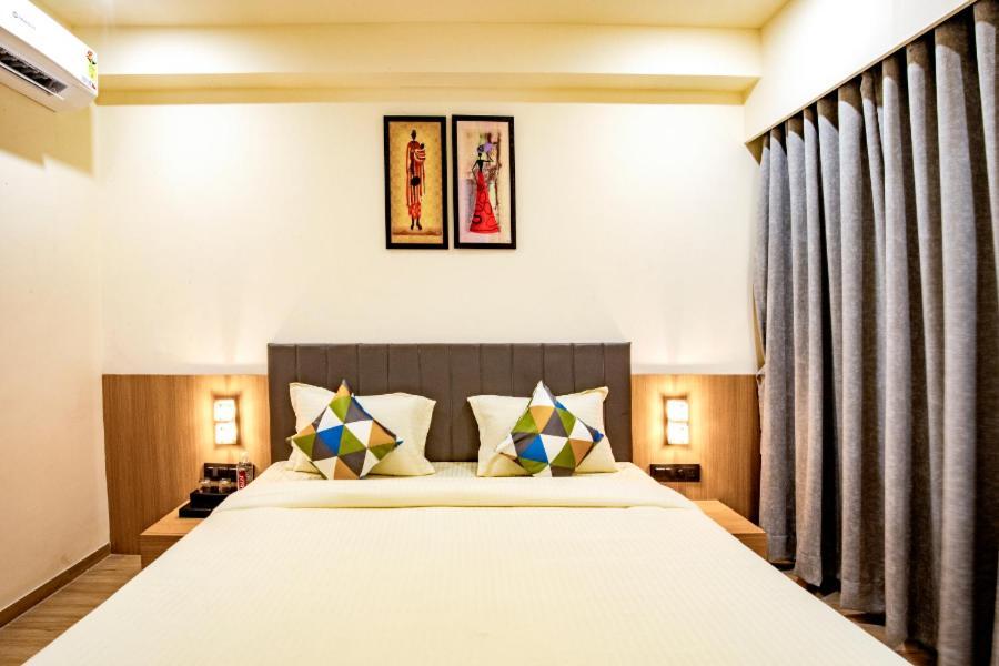 Hotel Nexus Rajkot Buitenkant foto
