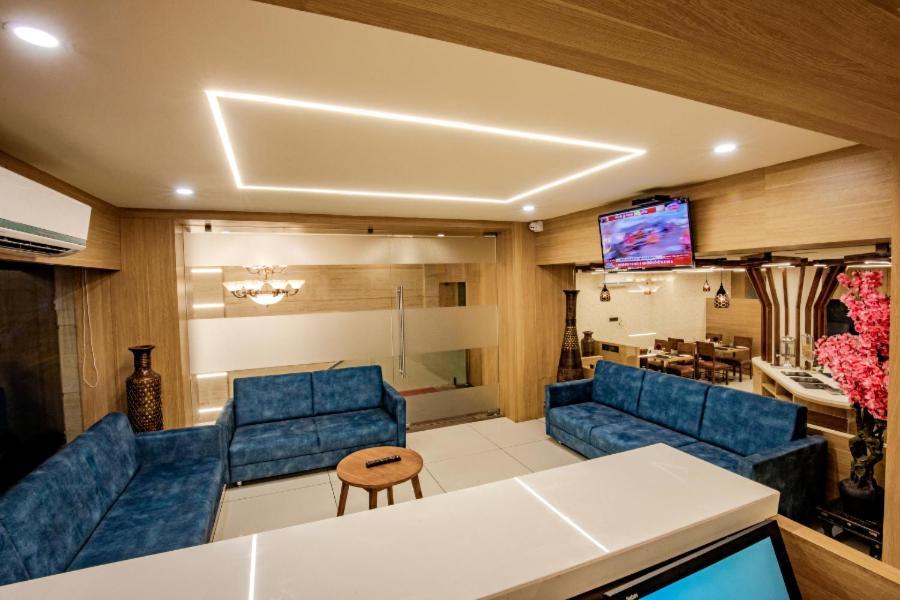 Hotel Nexus Rajkot Buitenkant foto