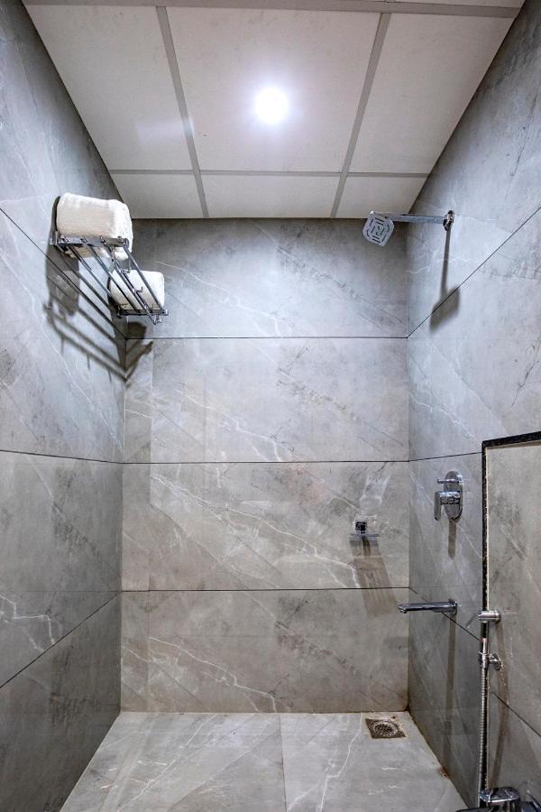 Hotel Nexus Rajkot Buitenkant foto